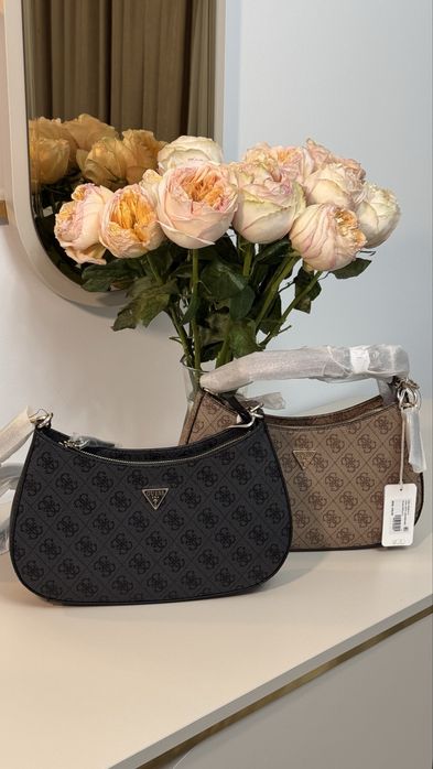 Сумочки от Guess