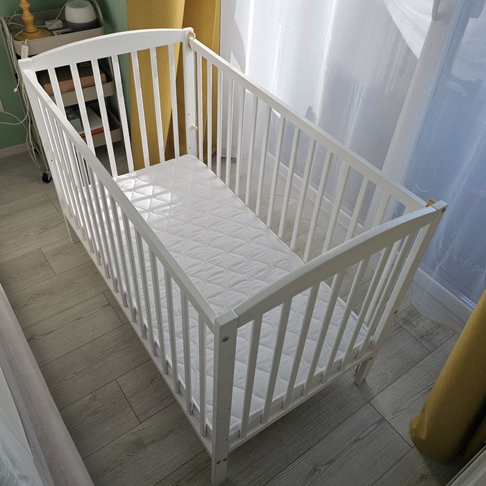 Vand patut bebe+saltea aproape NOU