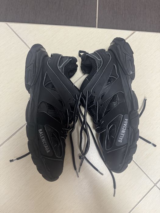 Balenciagaa track