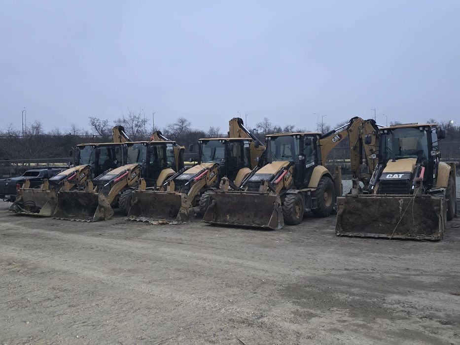 Închiriez Buldoexcavator,Camioane 8x4
