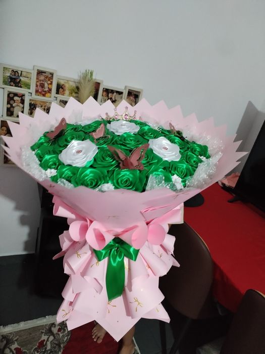 Buchet Lux din trandafiri de satin – Model Smarald & Princess Tiara – Handmade
