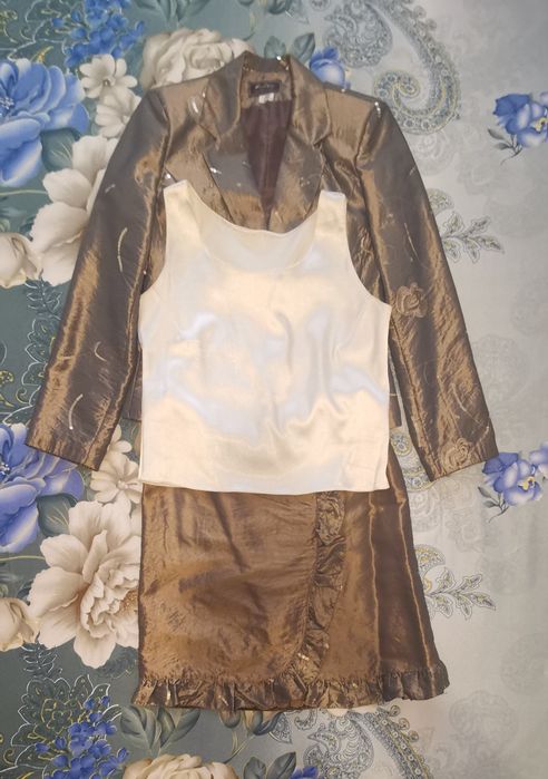 Costum format din 3 piese