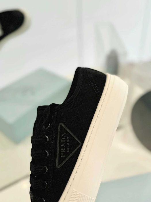 Aduc pe comanda Adidasi PRADA orice model