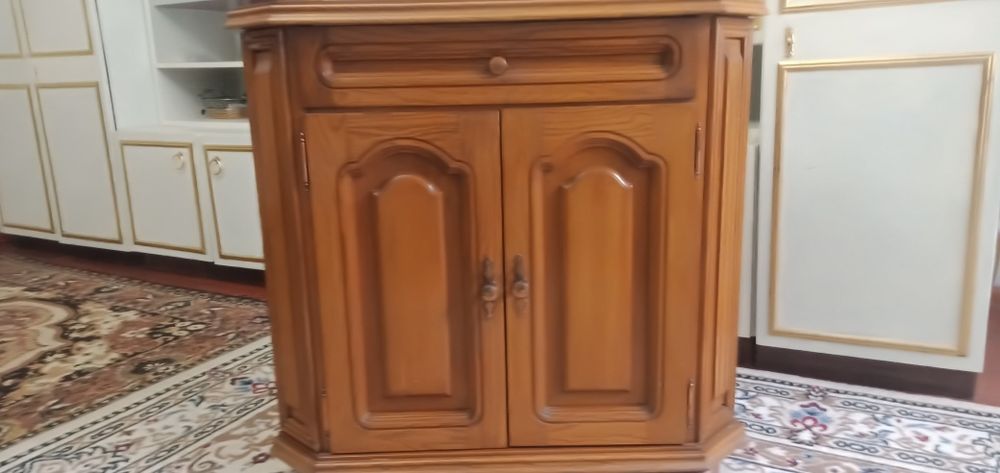 Продам угловую тумбу по тв