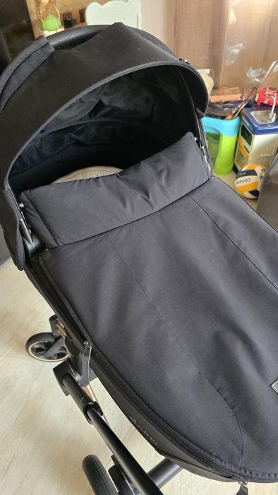 Cybex e-priam 4 количка + столче за кола