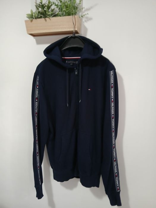 Hanorac Tommy Hilfiger cu glugă marimea M. Pt Barbati.
