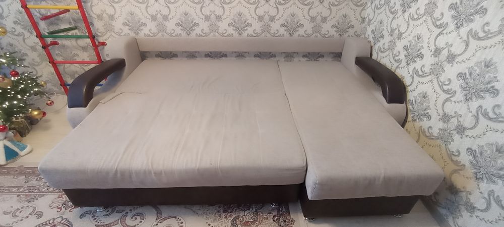 В продаже диван угловой