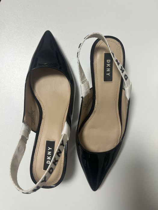 DKNY с остър връх, естествен лак, 40