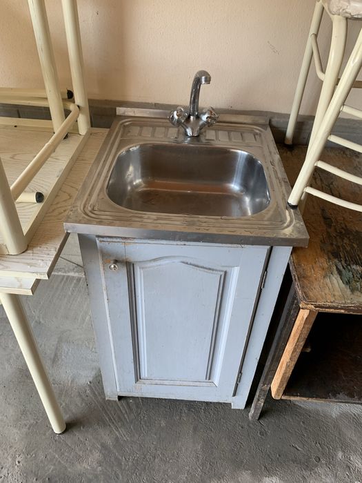 Stol6stul24ta zontik 1ta lagan,qoshiq,piyola,non soladigan,termiz