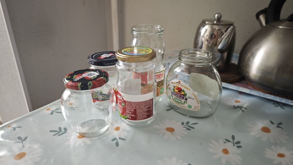 Продаются банки с крышками