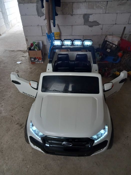 Masinuta electrica 4x4