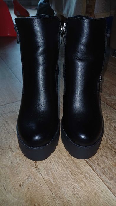 Обувки с висок ток