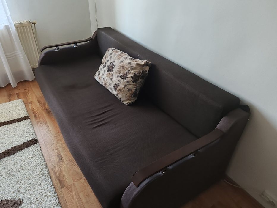 Vând canapea extensibilă și fotoliu