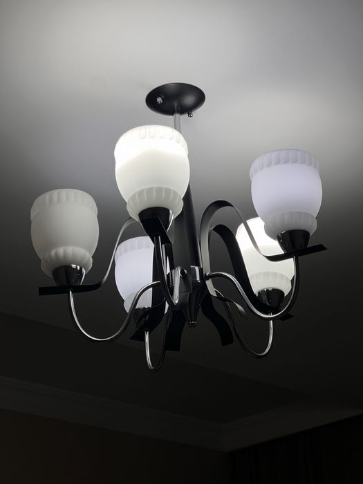 Продам люстру