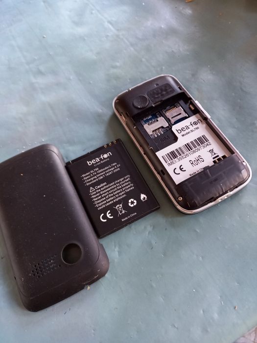 Vând telefon pentru Seniori cu șină