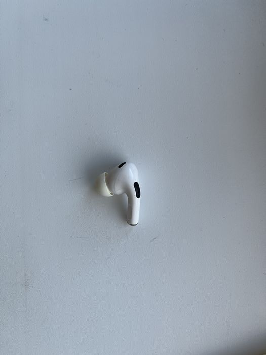 левый наушник airpods без кейса