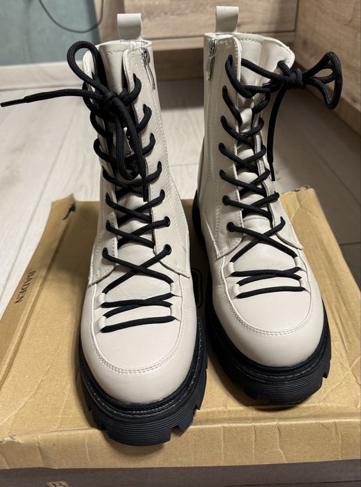 Зимние женские ботинки