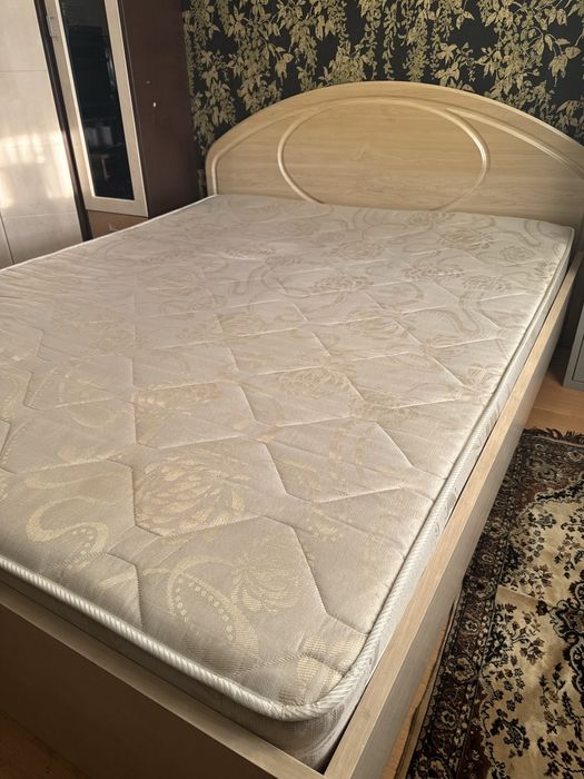 Кровать двуспальная