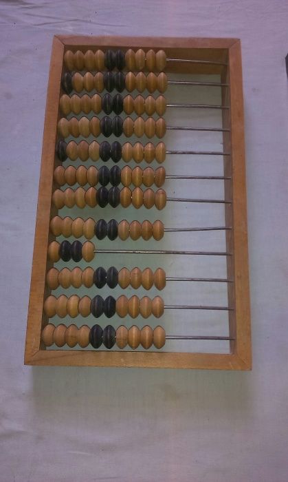 Счеты в хорошем состоянии.Сделано в СССР, почти не ползовалис.