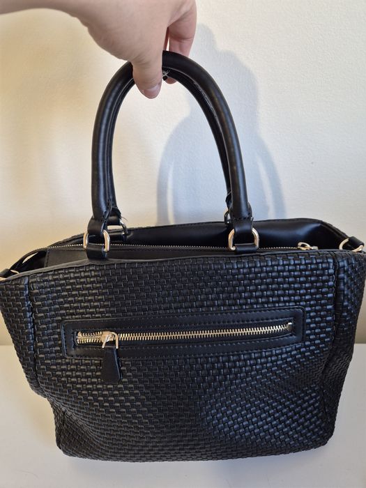 Оригинална чанта на Guess