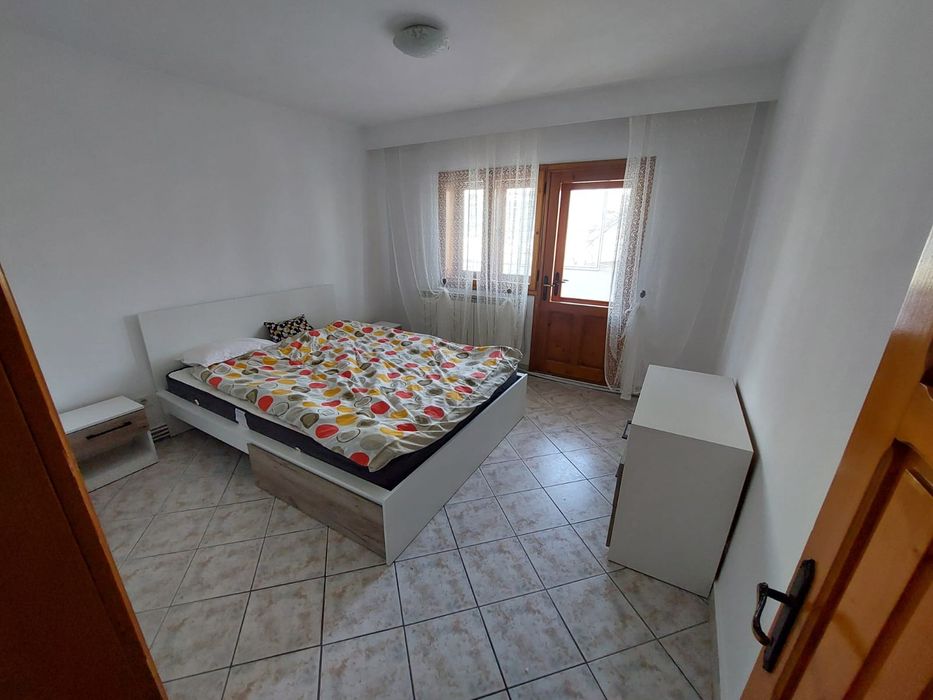 Închiriez apartament 3 camere