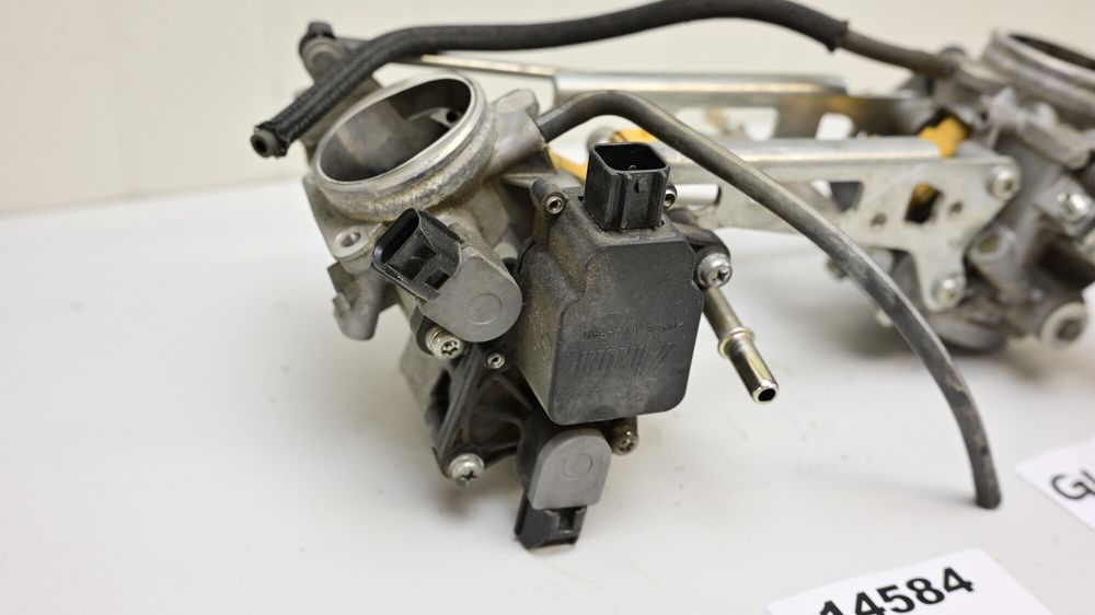 Rampa Injectie Corp Acceleratie TPS Suzuki SFV 650 Gladius 2009 - 2016