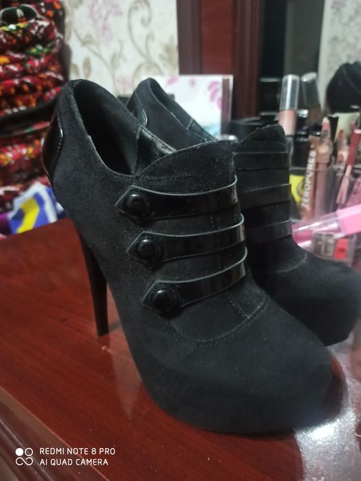 Sotiladi srochna oyo kiyim