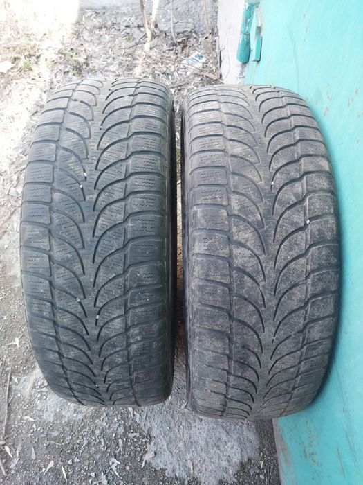 2 шины Bridgestone 235 55 R19. Торга нет.