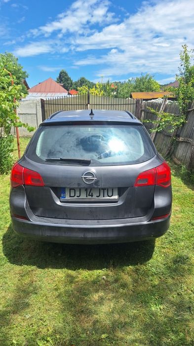 Opel astra J 2011