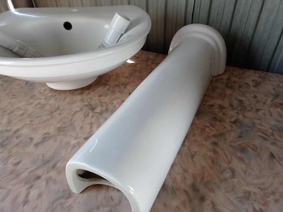 Продам раковину со стойкой