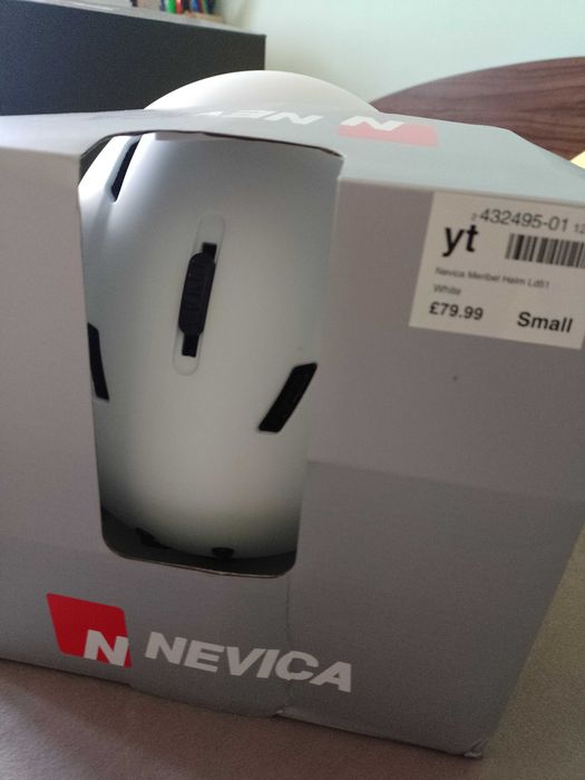 Нова ски каска Nevica