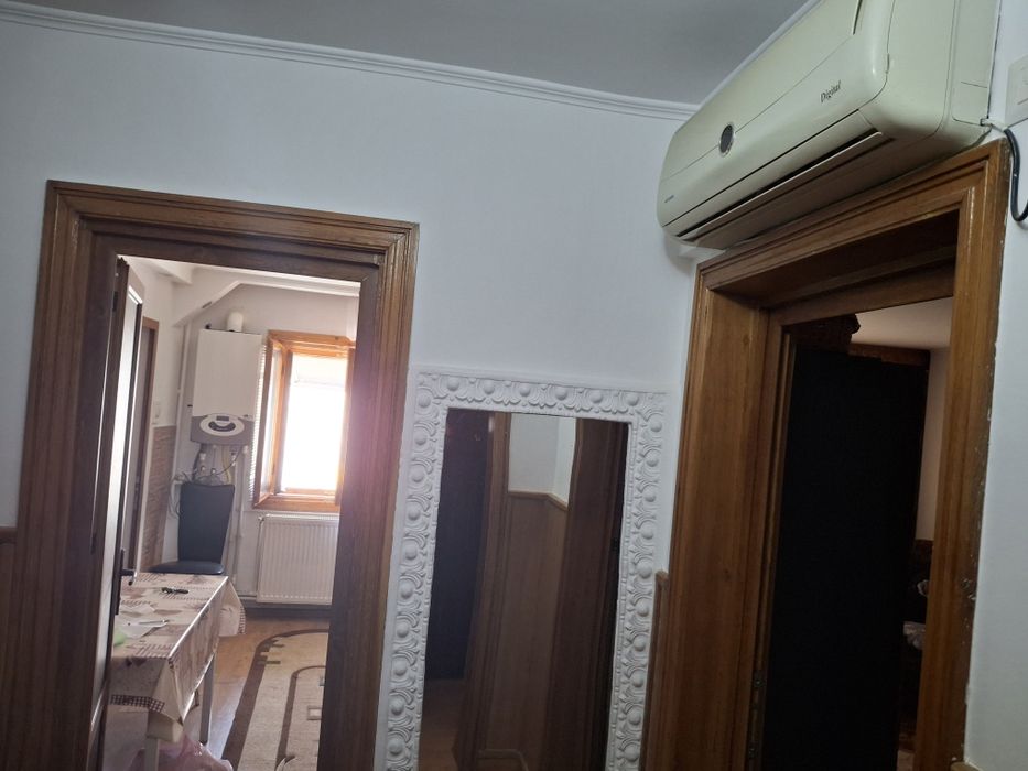 Vind sau schimb  apartament 2 camere  decomandat  cu centrala  propie