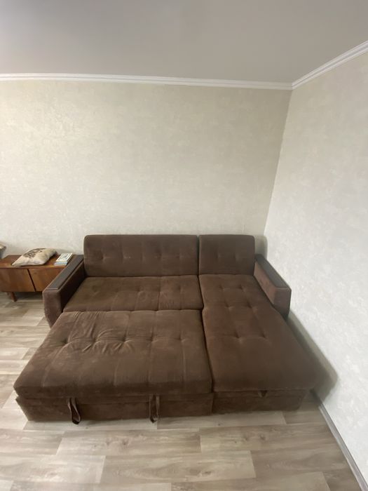 Продаю угловой диван  б/у