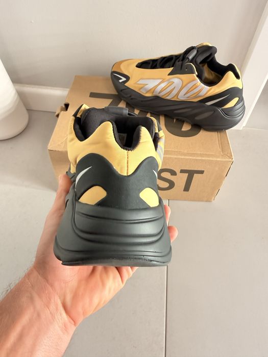 Adidas Yeezy 700 MNVN Honey