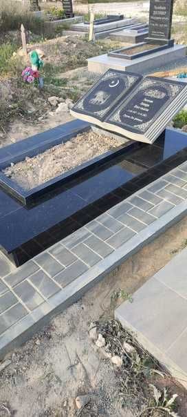 Памятники на кладбище