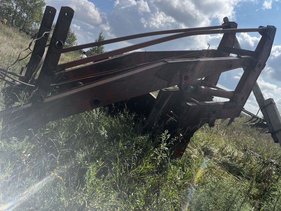 Продаю фронтальный погрущик на к 700