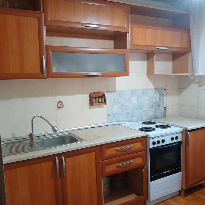 Продам кухонный гарнитур Б/у