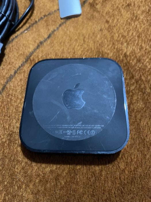 Vând Apple TV Model 1468 în stare foarte bună!