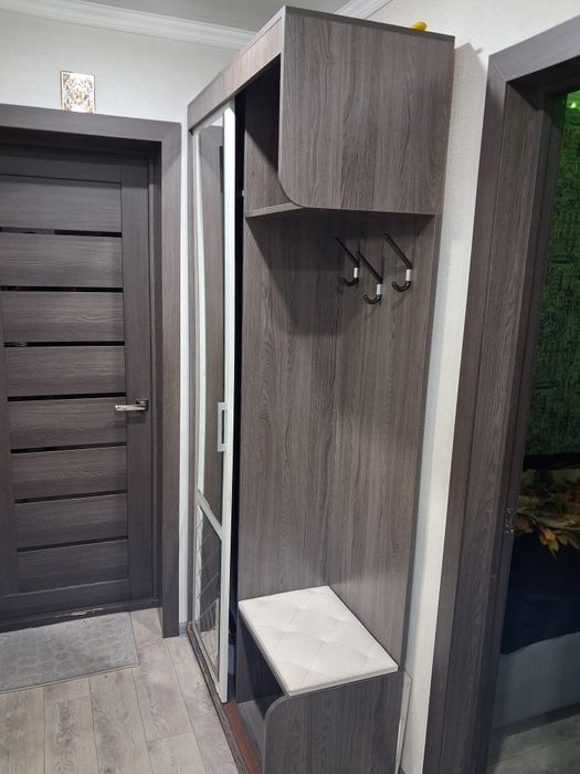 Продам прихожую б/у