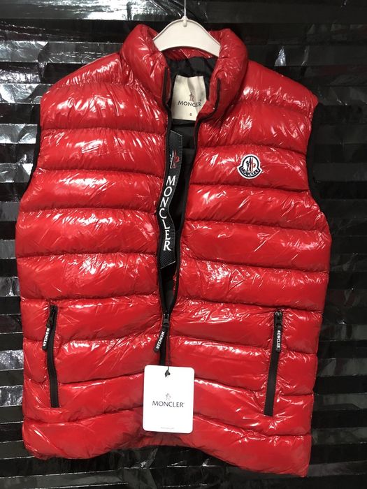 Елек Moncler червен лак