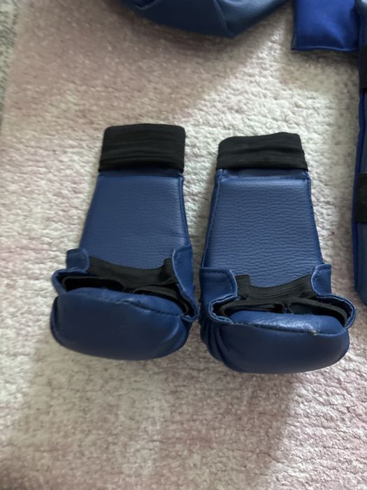 Lot manusi, papucei si gambiere pentru karate