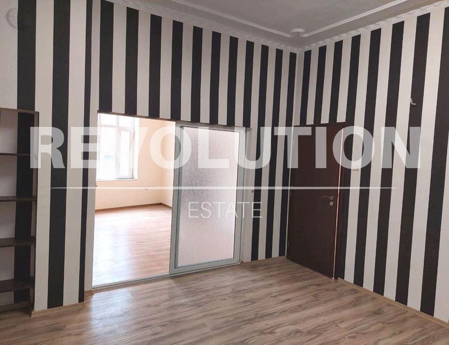 Офис в района на Център!