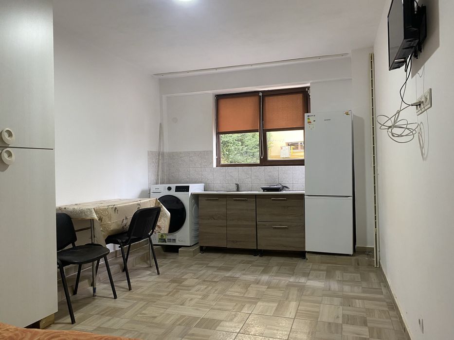 De inchiriat garsoniera  o camera cu baie si chicineta,complet mobilat