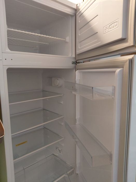Vand 2 frigidere Arctic si Indesit