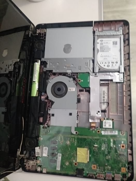 Laptop asus pentru piese, se vinde tot sau pe bucati