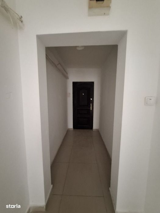 Apartament 3 camere, balcon, parter, preț bun