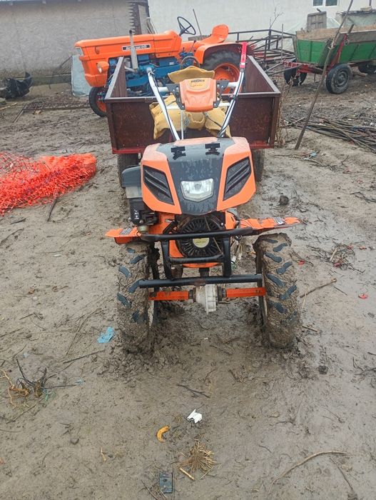 Vând tractor și un motocultor