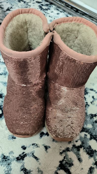 Продается обувь на девочку