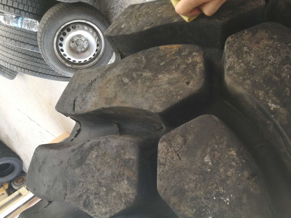 1 индустриална гума 23.5R25 L-5 Michelin XLDD2A като нова 2400лв С ДДС