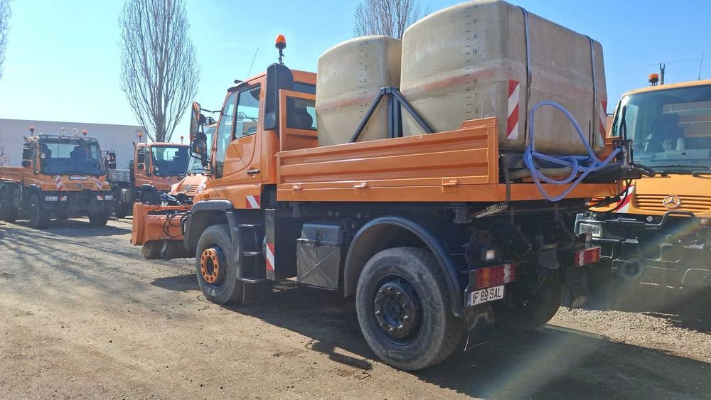 Unimog / Utilaj cu perie si bazin de apa U400